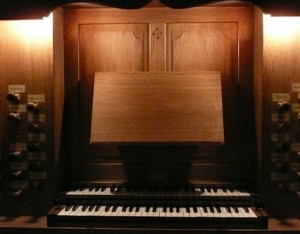 Console en fenêtre de l'orgue de Perros-Guirec