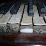 Callac : état du placage du clavier (en galatite?)