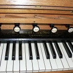 Bevington_St Luke's Anglican Church, Richmond_Aus_console_Photo extraite du site de l' Organ Historical Trust of Australia http://www.ohta.org.au/organs/organs/RichmondTAS.html